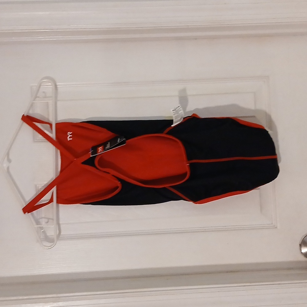 TYR suit - Picture 8 of 11
